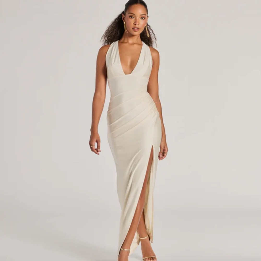 Jenn V-Neck Strappy Back Slit Long Formal Dress
Windsor